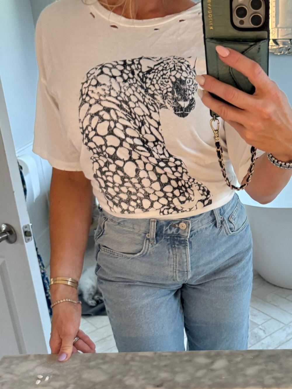 FREE PEOPLE cut off Jean shorts, Bermuda shorts - Picture 7 of 9
